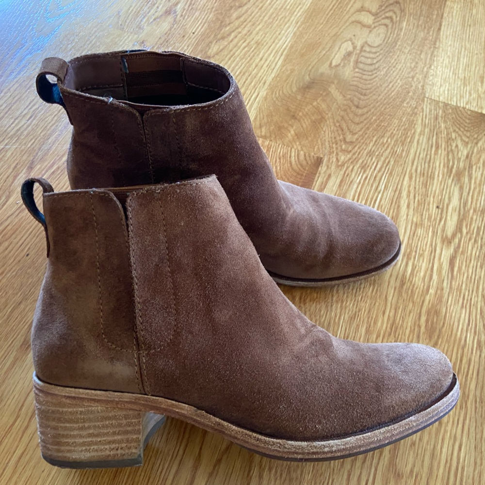 Kork-Ease Mindo suede booties excellent condition